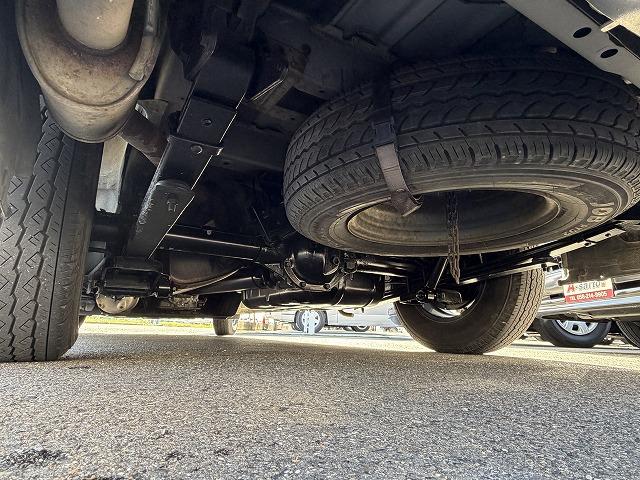 ＮＶ３５０キャラバンバン 　トイファクトリー製ハミルトン／ディーゼル２ＷＤ／エアロソーラー／ＦＦヒーター／１５００Ｗインバーター／冷蔵庫／上段ベッドマット（8枚目）