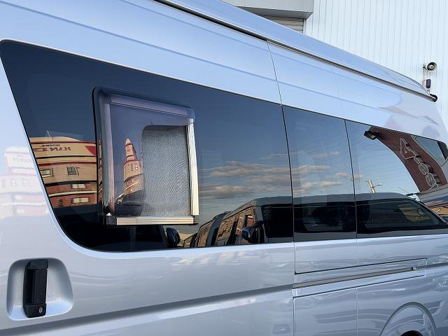 レジアスエースバン  RVビックフット製スウィング5.3N/ディーゼル2WD/ソーラーパネル/マックスファン/電子レンジ/シンク/冷蔵庫/フリップダウンモニター(3枚目)