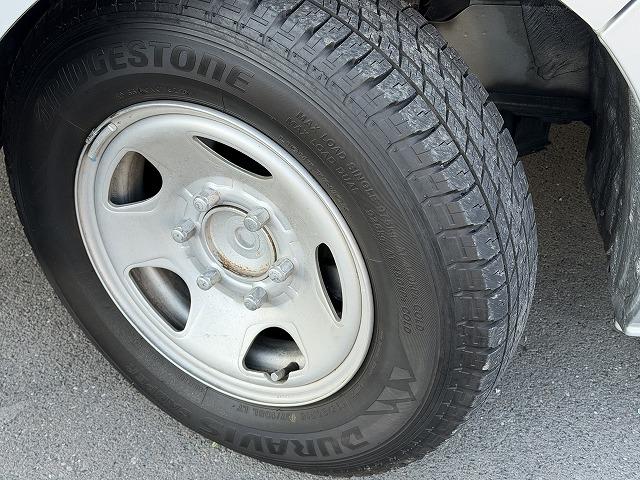 レジアスエースバン  RVビックフット製スウィング5.3N/ディーゼル2WD/ソーラーパネル/マックスファン/電子レンジ/シンク/冷蔵庫/フリップダウンモニター(4枚目)