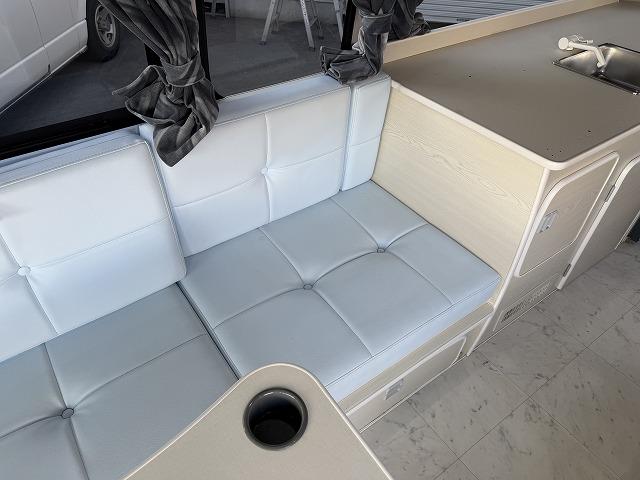 レジアスエースバン  RVビックフット製スウィング5.3N/ディーゼル2WD/ソーラーパネル/マックスファン/電子レンジ/シンク/冷蔵庫/フリップダウンモニター(18枚目)