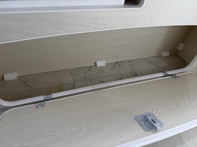 レジアスエースバン  RVビックフット製スウィング5.3N/ディーゼル2WD/ソーラーパネル/マックスファン/電子レンジ/シンク/冷蔵庫/フリップダウンモニター(25枚目)