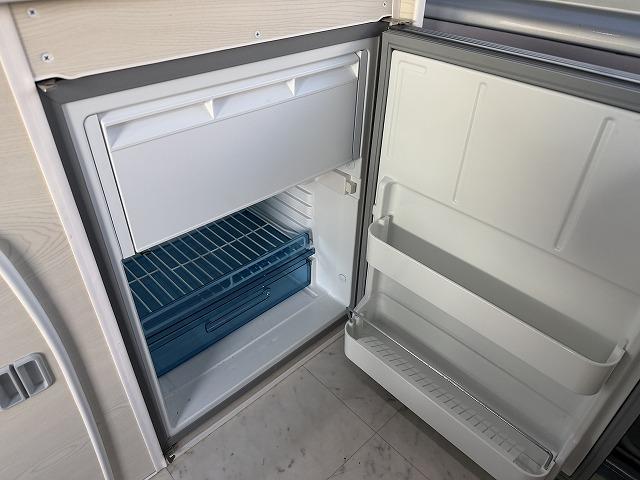 レジアスエースバン  RVビックフット製スウィング5.3N/ディーゼル2WD/ソーラーパネル/マックスファン/電子レンジ/シンク/冷蔵庫/フリップダウンモニター(28枚目)