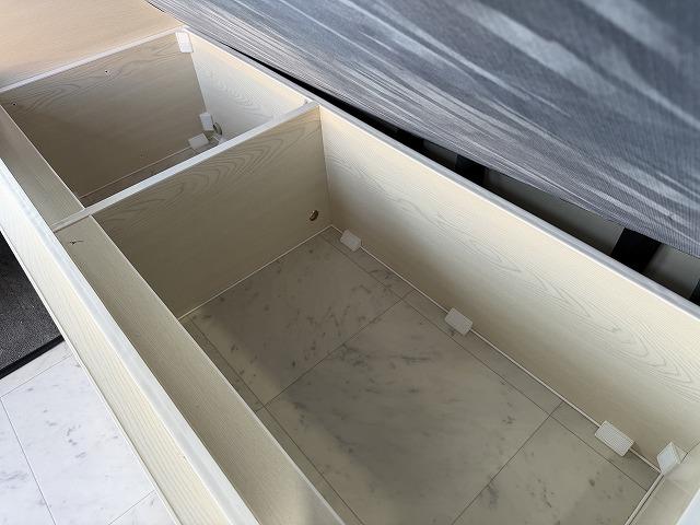 レジアスエースバン  RVビックフット製スウィング5.3N/ディーゼル2WD/ソーラーパネル/マックスファン/電子レンジ/シンク/冷蔵庫/フリップダウンモニター(33枚目)