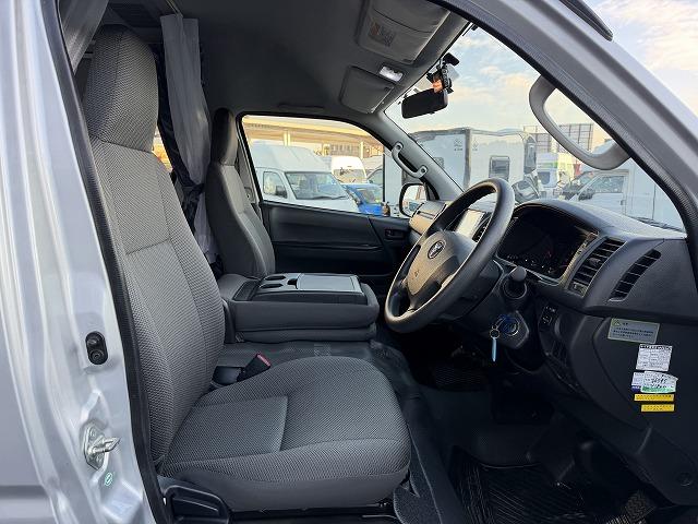 レジアスエースバン  RVビックフット製スウィング5.3N/ディーゼル2WD/ソーラーパネル/マックスファン/電子レンジ/シンク/冷蔵庫/フリップダウンモニター(49枚目)