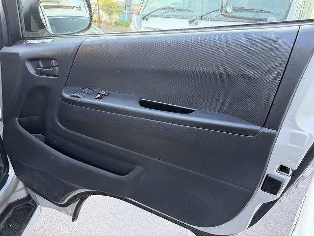 レジアスエースバン  RVビックフット製スウィング5.3N/ディーゼル2WD/ソーラーパネル/マックスファン/電子レンジ/シンク/冷蔵庫/フリップダウンモニター(50枚目)