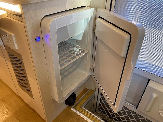 ハイゼットトラック 　ＪＰスターＨＡＰＰＹ１プラスＣＩＴＹ／４ＷＤ／ポップアップルーフ車／１２Ｖエアコン／冷蔵庫／リチウムＢＴ４００ＡＨ／電子レンジ／前後スタビライザー／ＪＰオプションＡＷ／ベバストＦＦヒーター／ソーラーＰ（38枚目）