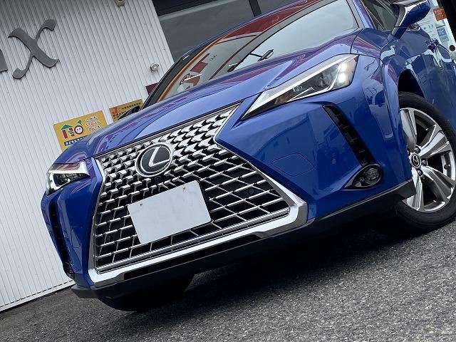 UX UX250h グレイスフル エクスプローラー ワンオーナー車/4WD/LEXUSセーフティ+/L-TEXシート/ベンチレーション&シートヒーター/ステアリングヒーター/パワーバックドア/フェンダーアーチ同色(3枚目)