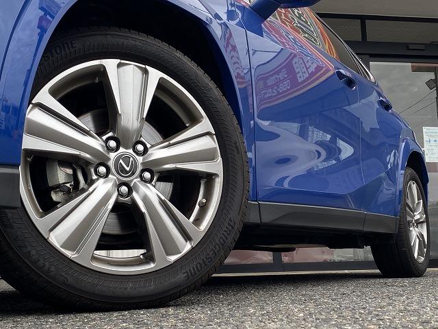 UX UX250h グレイスフル エクスプローラー ワンオーナー車/4WD/LEXUSセーフティ+/L-TEXシート/ベンチレーション&シートヒーター/ステアリングヒーター/パワーバックドア/フェンダーアーチ同色(4枚目)