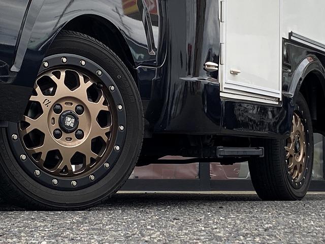 ハイゼットトラック JPスターHAPPY1プラス/4WD/12Vエアコン/FFヒーター/冷蔵庫/リチウムBT400AH/電子レンジ/リアTV/MAXファン/前後スタビライザー/JPオプションAW/JPBOX/強化ブレーキ(3枚目)