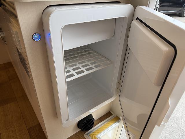 ハイゼットトラック JPスターHAPPY1プラス/4WD/12Vエアコン/FFヒーター/冷蔵庫/リチウムBT400AH/電子レンジ/リアTV/MAXファン/前後スタビライザー/JPオプションAW/JPBOX/強化ブレーキ(41枚目)