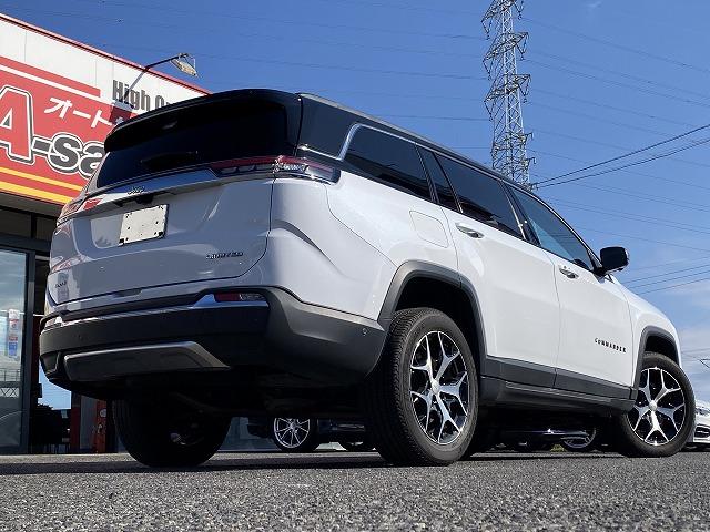 ジープ・コマンダー リミテッド　４ＷＤ／ディーラー車／純正ナビ／３６０°カメラ／ハンズフリーパワーゲート／茶革パワーシート／ステアリング＆シートヒーター／アダプティブクルーズコントロール／７人乗り／ルーフレール／ＥＴＣ２．０（4枚目）