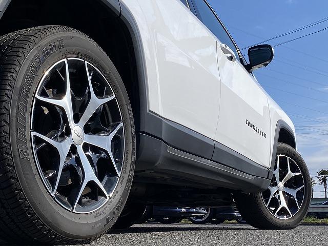 ジープ・コマンダー リミテッド　４ＷＤ／ディーラー車／純正ナビ／３６０°カメラ／ハンズフリーパワーゲート／茶革パワーシート／ステアリング＆シートヒーター／アダプティブクルーズコントロール／７人乗り／ルーフレール／ＥＴＣ２．０（5枚目）