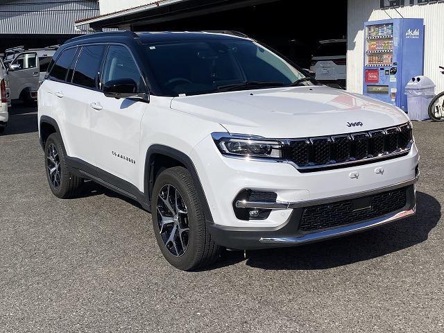 ジープ・コマンダー リミテッド　４ＷＤ／ディーラー車／純正ナビ／３６０°カメラ／ハンズフリーパワーゲート／茶革パワーシート／ステアリング＆シートヒーター／アダプティブクルーズコントロール／７人乗り／ルーフレール／ＥＴＣ２．０（10枚目）