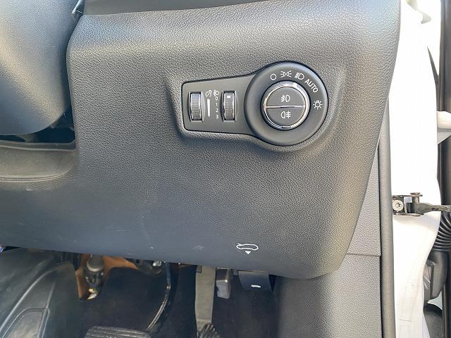 ジープ・コマンダー リミテッド　４ＷＤ／ディーラー車／純正ナビ／３６０°カメラ／ハンズフリーパワーゲート／茶革パワーシート／ステアリング＆シートヒーター／アダプティブクルーズコントロール／７人乗り／ルーフレール／ＥＴＣ２．０（32枚目）