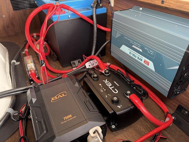 タウンエースバン キャンパー鹿児島製リベロCS/4WD/リチウム200A/12Vエアコン/750Wインバーター/パナソニックフローティングナビ/バックミラーモニター/前後ドラレコ/ユーザー買取/ワンオーナー(28枚目)