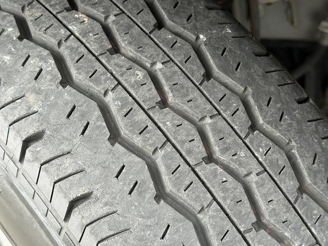 ハイエースバン トイファクトリー製グリーンバディ/ディーゼル4WD/電装パッケージ/2段ベッドマット/FFヒーター/TRDフロントスポイラー/ライノラックルーフラック・オーニング/リアラダー/トヨタTSS(6枚目)