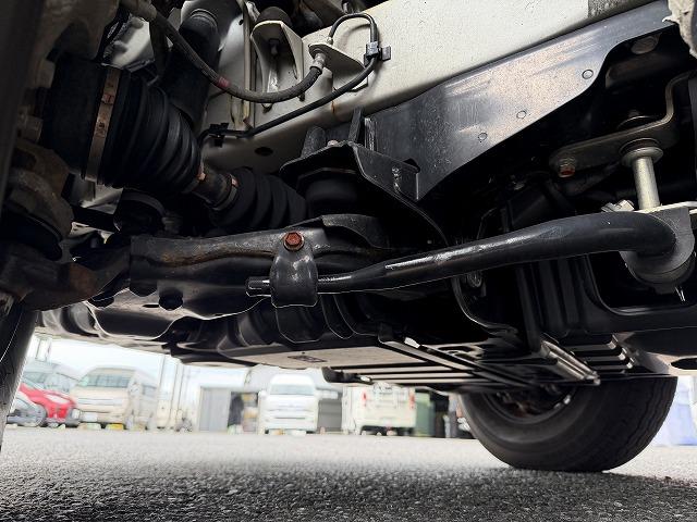 ハイエースバン トイファクトリー製グリーンバディ/ディーゼル4WD/電装パッケージ/2段ベッドマット/FFヒーター/TRDフロントスポイラー/ライノラックルーフラック・オーニング/リアラダー/トヨタTSS(7枚目)