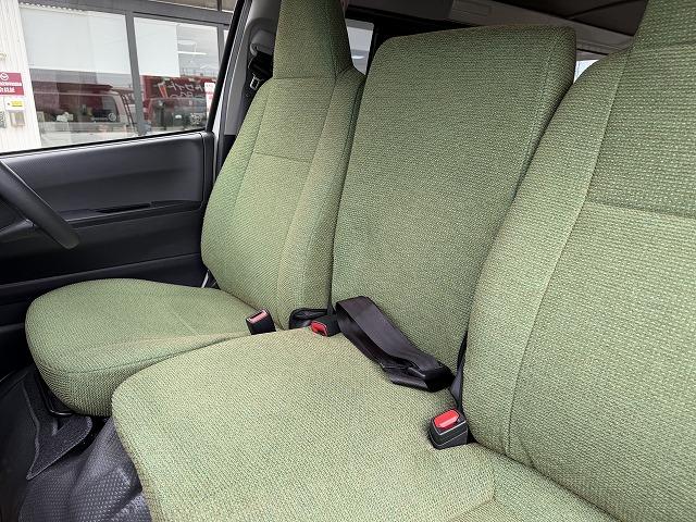 ハイエースバン トイファクトリー製グリーンバディ/ディーゼル4WD/電装パッケージ/2段ベッドマット/FFヒーター/TRDフロントスポイラー/ライノラックルーフラック・オーニング/リアラダー/トヨタTSS(52枚目)