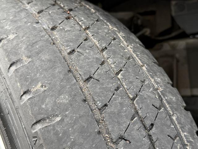 ＮＶ３５０キャラバンバン 　バンテック新潟製ＶＲ４７０／４ナンバーキャンピング／２段ベッドマット／ロングスライドシート／シンクシャワー／後席ｔＶモニター／ナビ／フルセグ（3枚目）