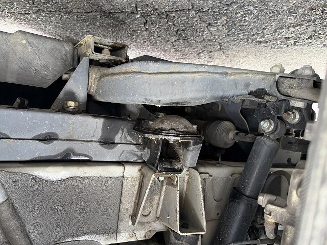 ＮＶ３５０キャラバンバン 　バンテック新潟製ＶＲ４７０／４ナンバーキャンピング／２段ベッドマット／ロングスライドシート／シンクシャワー／後席ｔＶモニター／ナビ／フルセグ（4枚目）