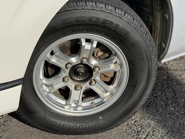 ハイエースワゴン 　トイファクトリー製ＺＡＲＡ／４ＷＤ／エアロソーラー／アウターウインドウ／コーナーセンサー／サブバッテリー／走行充電／８インチナビ／フリップダウンモニター（3枚目）