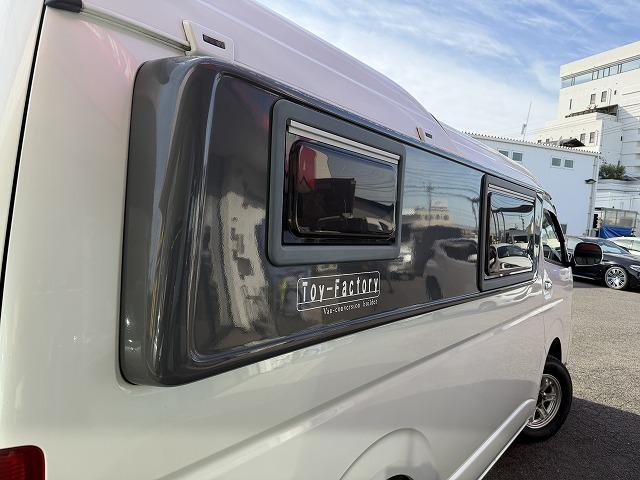ハイエースワゴン 　トイファクトリー製ＺＡＲＡ／４ＷＤ／エアロソーラー／アウターウインドウ／コーナーセンサー／サブバッテリー／走行充電／８インチナビ／フリップダウンモニター（8枚目）