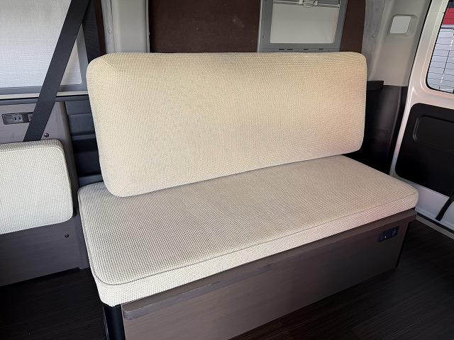 ハイエースワゴン 　トイファクトリー製ＺＡＲＡ／４ＷＤ／エアロソーラー／アウターウインドウ／コーナーセンサー／サブバッテリー／走行充電／８インチナビ／フリップダウンモニター（15枚目）