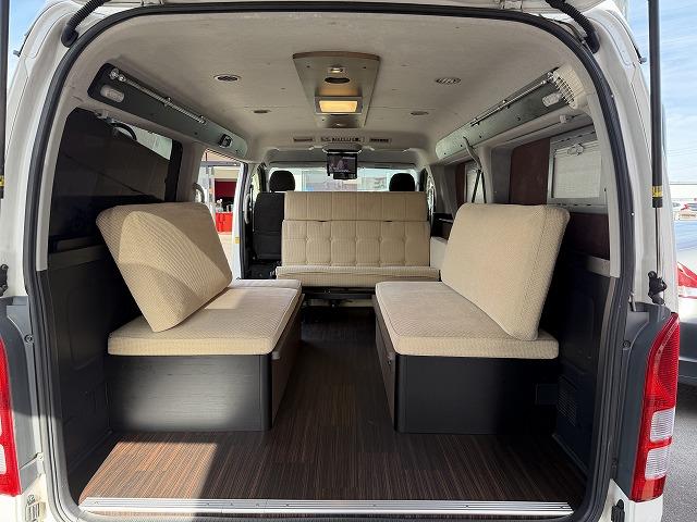 ハイエースワゴン 　トイファクトリー製ＺＡＲＡ／４ＷＤ／エアロソーラー／アウターウインドウ／コーナーセンサー／サブバッテリー／走行充電／８インチナビ／フリップダウンモニター（18枚目）