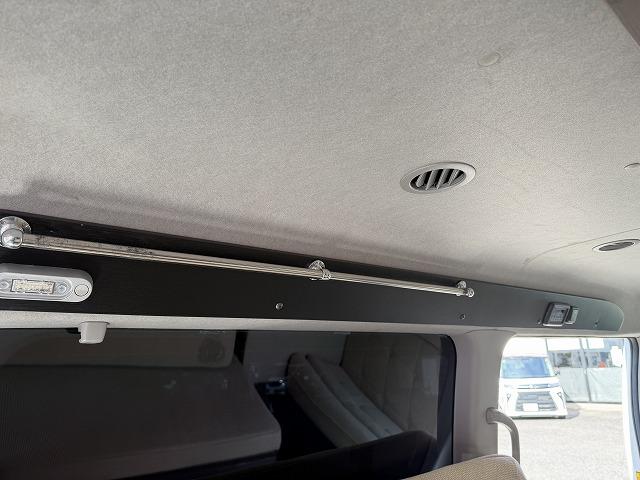 ハイエースワゴン 　トイファクトリー製ＺＡＲＡ／４ＷＤ／エアロソーラー／アウターウインドウ／コーナーセンサー／サブバッテリー／走行充電／８インチナビ／フリップダウンモニター（19枚目）