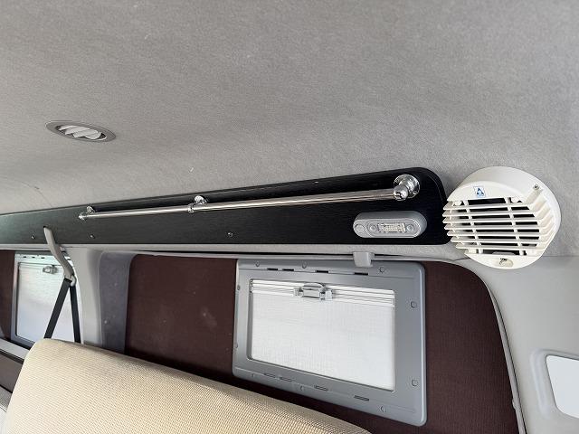 ハイエースワゴン 　トイファクトリー製ＺＡＲＡ／４ＷＤ／エアロソーラー／アウターウインドウ／コーナーセンサー／サブバッテリー／走行充電／８インチナビ／フリップダウンモニター（20枚目）