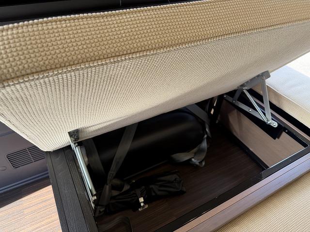 ハイエースワゴン 　トイファクトリー製ＺＡＲＡ／４ＷＤ／エアロソーラー／アウターウインドウ／コーナーセンサー／サブバッテリー／走行充電／８インチナビ／フリップダウンモニター（21枚目）