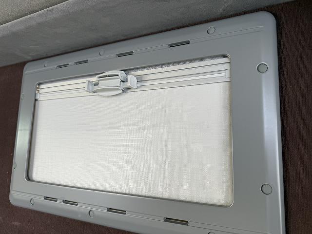 ハイエースワゴン 　トイファクトリー製ＺＡＲＡ／４ＷＤ／エアロソーラー／アウターウインドウ／コーナーセンサー／サブバッテリー／走行充電／８インチナビ／フリップダウンモニター（23枚目）