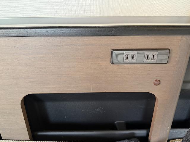 ハイエースワゴン 　トイファクトリー製ＺＡＲＡ／４ＷＤ／エアロソーラー／アウターウインドウ／コーナーセンサー／サブバッテリー／走行充電／８インチナビ／フリップダウンモニター（27枚目）