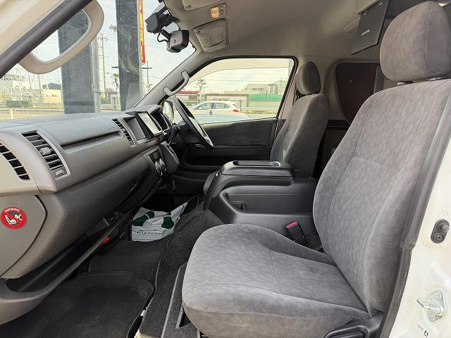 ハイエースワゴン 　トイファクトリー製ＺＡＲＡ／４ＷＤ／エアロソーラー／アウターウインドウ／コーナーセンサー／サブバッテリー／走行充電／８インチナビ／フリップダウンモニター（37枚目）