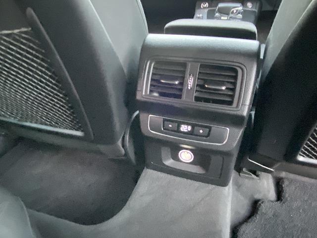 Ｑ５ ４０ＴＤＩクワトロ　スポーツ　ディーゼルターボ４ＷＤ／ＭＭＩナビ／３６０°カメラ／Ｂｌｕｅｔｏｏｔｈ／ＥＴＣ／バーチャルコクピット／パワーバックドア／シートヒーター／スマートキー（31枚目）