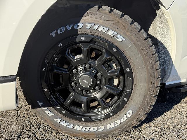 ハイエースバン 　トイファクトリー製バーデングランデ／カーサホームブラックエディション／ディーゼル／４ＷＤ／リチウム１５０Ａ／ダイキンエアコン／ソーラー／ＦＦヒーター／冷蔵庫／ＪＡＯＳアルミ／強化足回り／クルコン（4枚目）
