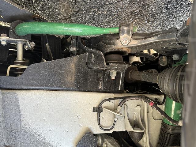 ハイエースバン 　トイファクトリー製バーデングランデ／カーサホームブラックエディション／ディーゼル／４ＷＤ／リチウム１５０Ａ／ダイキンエアコン／ソーラー／ＦＦヒーター／冷蔵庫／ＪＡＯＳアルミ／強化足回り／クルコン（6枚目）