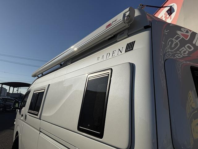 ハイエースバン 　トイファクトリー製バーデングランデ／カーサホームブラックエディション／ディーゼル／４ＷＤ／リチウム１５０Ａ／ダイキンエアコン／ソーラー／ＦＦヒーター／冷蔵庫／ＪＡＯＳアルミ／強化足回り／クルコン（7枚目）