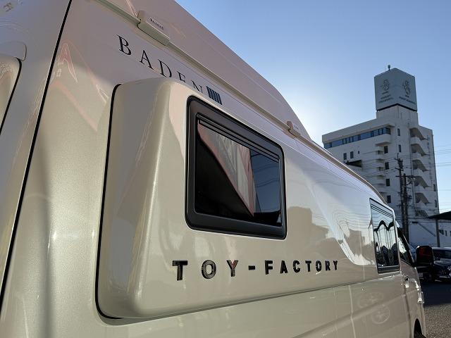 ハイエースバン 　トイファクトリー製バーデングランデ／カーサホームブラックエディション／ディーゼル／４ＷＤ／リチウム１５０Ａ／ダイキンエアコン／ソーラー／ＦＦヒーター／冷蔵庫／ＪＡＯＳアルミ／強化足回り／クルコン（11枚目）