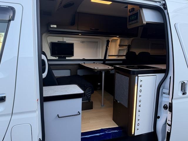 ハイエースバン 　トイファクトリー製バーデングランデ／カーサホームブラックエディション／ディーゼル／４ＷＤ／リチウム１５０Ａ／ダイキンエアコン／ソーラー／ＦＦヒーター／冷蔵庫／ＪＡＯＳアルミ／強化足回り／クルコン（14枚目）