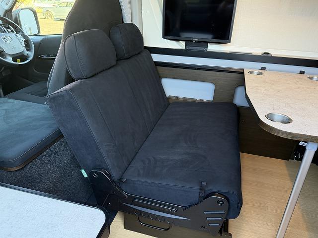 ハイエースバン 　トイファクトリー製バーデングランデ／カーサホームブラックエディション／ディーゼル／４ＷＤ／リチウム１５０Ａ／ダイキンエアコン／ソーラー／ＦＦヒーター／冷蔵庫／ＪＡＯＳアルミ／強化足回り／クルコン（15枚目）