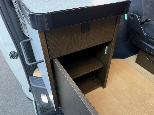 ハイエースバン 　トイファクトリー製バーデングランデ／カーサホームブラックエディション／ディーゼル／４ＷＤ／リチウム１５０Ａ／ダイキンエアコン／ソーラー／ＦＦヒーター／冷蔵庫／ＪＡＯＳアルミ／強化足回り／クルコン（17枚目）
