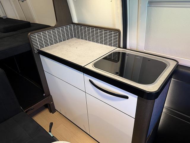 ハイエースバン 　トイファクトリー製バーデングランデ／カーサホームブラックエディション／ディーゼル／４ＷＤ／リチウム１５０Ａ／ダイキンエアコン／ソーラー／ＦＦヒーター／冷蔵庫／ＪＡＯＳアルミ／強化足回り／クルコン（24枚目）