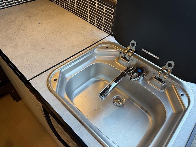 ハイエースバン 　トイファクトリー製バーデングランデ／カーサホームブラックエディション／ディーゼル／４ＷＤ／リチウム１５０Ａ／ダイキンエアコン／ソーラー／ＦＦヒーター／冷蔵庫／ＪＡＯＳアルミ／強化足回り／クルコン（28枚目）