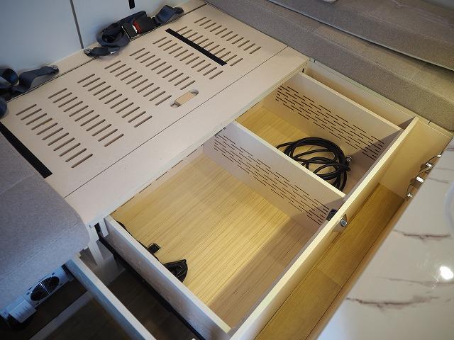 ハイゼットトラック 　ＪＰスターＨＡＰＰＹ１＋／４ＷＤ／ワンオーナー車／１２Ｖエアコン／冷蔵庫／リチウムＢＴ４００ＡＨ／電子レンジ／前後スタビライザー／強化ショック＆リーフ／ＪＰオプションＡＷ／ＦＦヒーター／ソーラーパネル（48枚目）