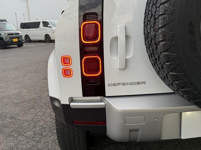 ディフェンダー 110S P300 純正ナビ/19インチAW/360°カメラ/LEDヘッドライト/AppleCarPlay/ドラレコ(10枚目)
