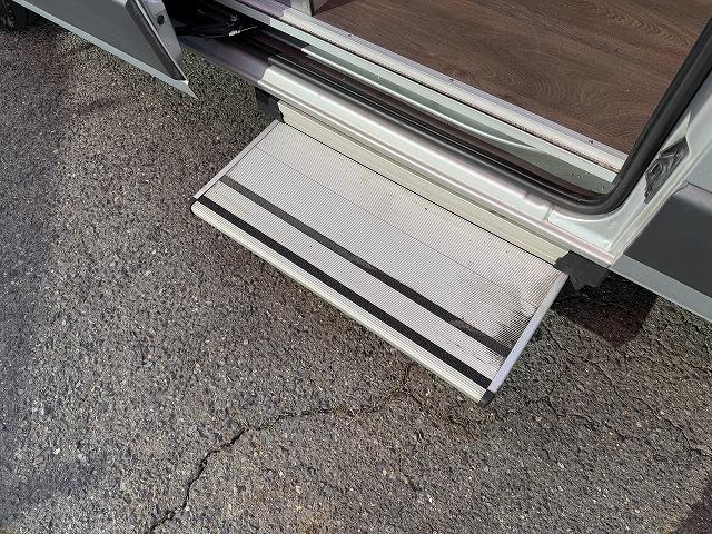 デュカト サンライト製クリフ540/インデルビー12Vルーフエアコン/1500Wインバーター/トルマヒーター・ボイラー/DC冷蔵庫/シンク/コンロ/トイレ/シャワー(11枚目)