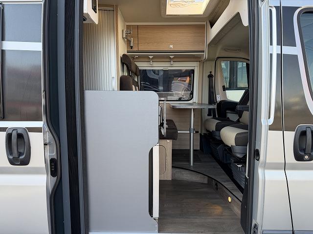 デュカト サンライト製クリフ540/インデルビー12Vルーフエアコン/1500Wインバーター/トルマヒーター・ボイラー/DC冷蔵庫/シンク/コンロ/トイレ/シャワー(13枚目)