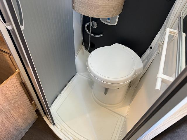 デュカト サンライト製クリフ540/インデルビー12Vルーフエアコン/1500Wインバーター/トルマヒーター・ボイラー/DC冷蔵庫/シンク/コンロ/トイレ/シャワー(28枚目)