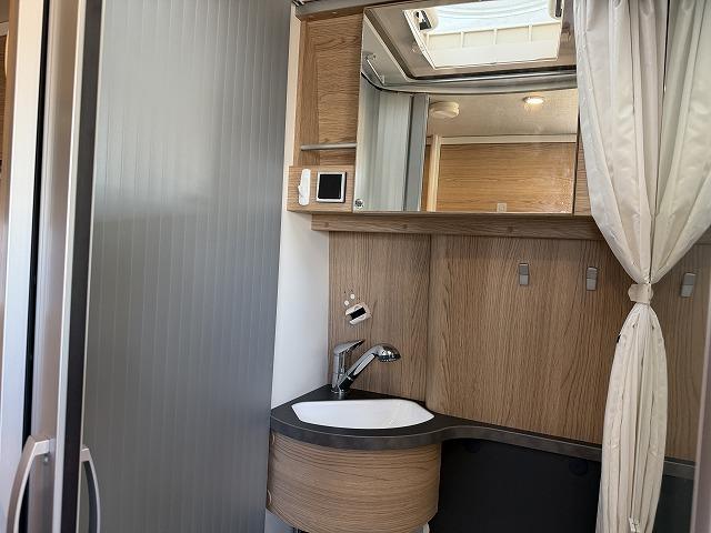 デュカト サンライト製クリフ540/インデルビー12Vルーフエアコン/1500Wインバーター/トルマヒーター・ボイラー/DC冷蔵庫/シンク/コンロ/トイレ/シャワー(29枚目)